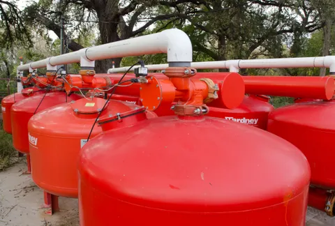 Tanques de filtro de areia instalados em fazenda