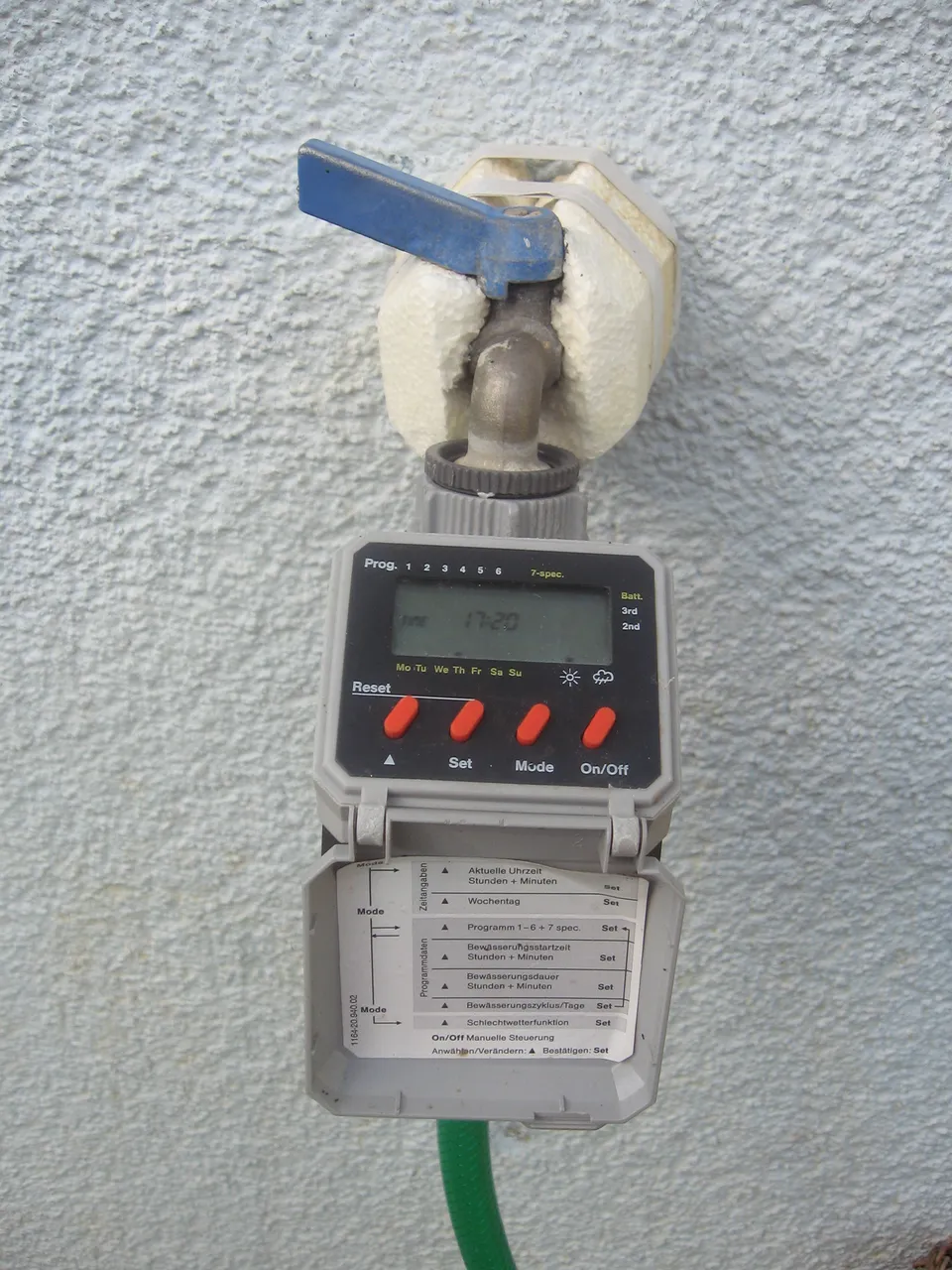 Timer de irrigação instalado na torneira